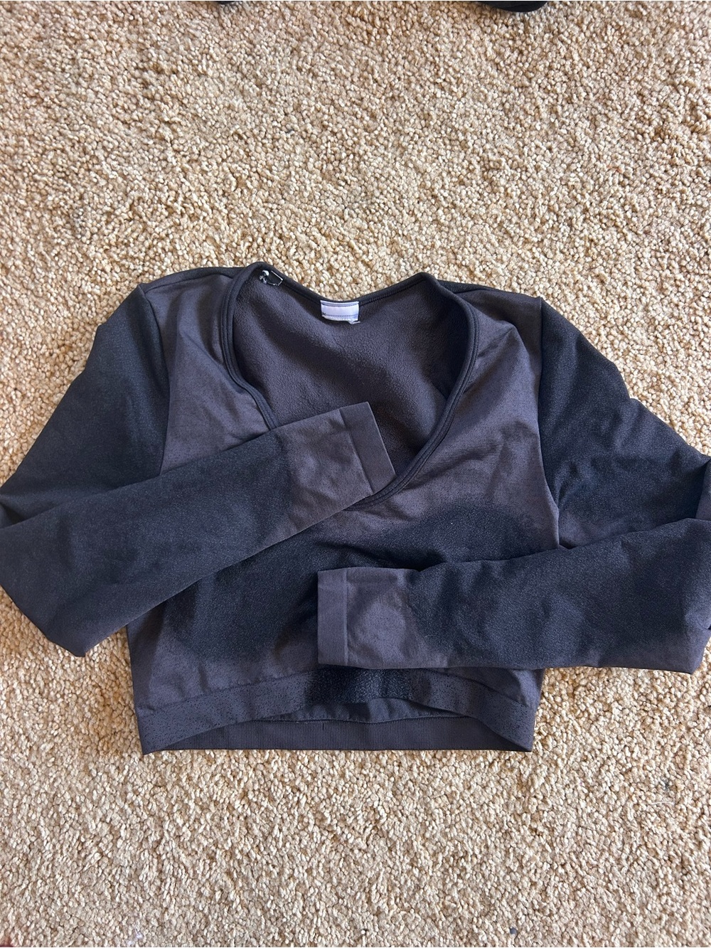 Gymshark Long Sleeve Crop Top in Charcoal Black